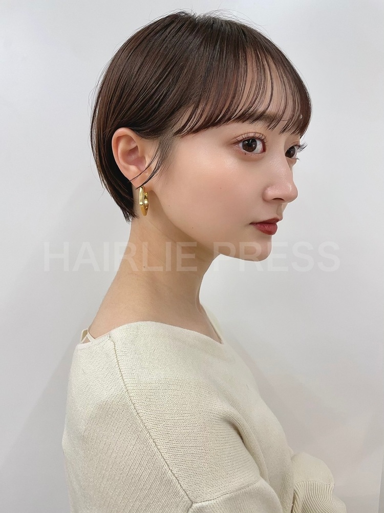 首が短い 太い人に似合う髪型は ショート ボブ 垢抜けポイントも紹介 Hairlie Press ヘアリープレス